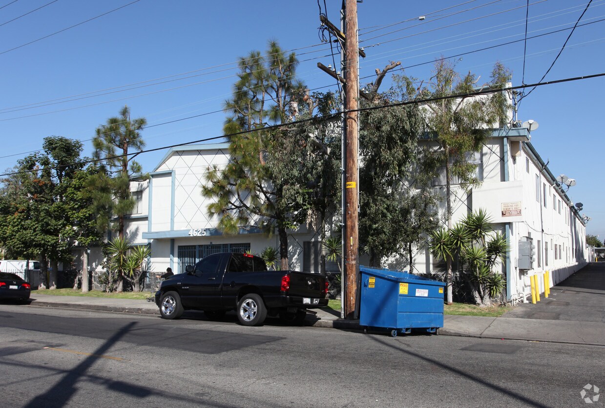 Foto del edificio - 4625 Clara St