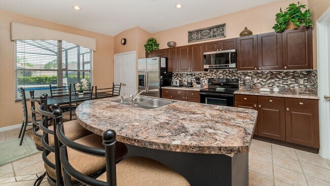 Building Photo - 8157 Fan Palm Way