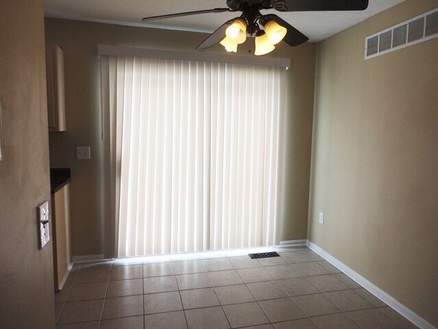 Foto del edificio - 2058 River Birch Dr