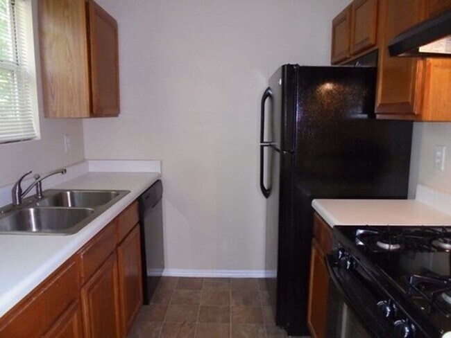 Building Photo - 2600 Clifton Downs Trail