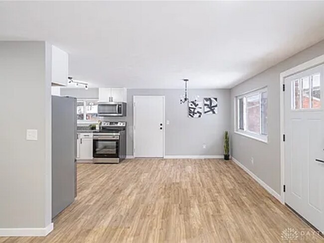 Foto del edificio - Absolutely Stunning 3BR Ranch in Kettering | Designer Finishes + Huge Backyard