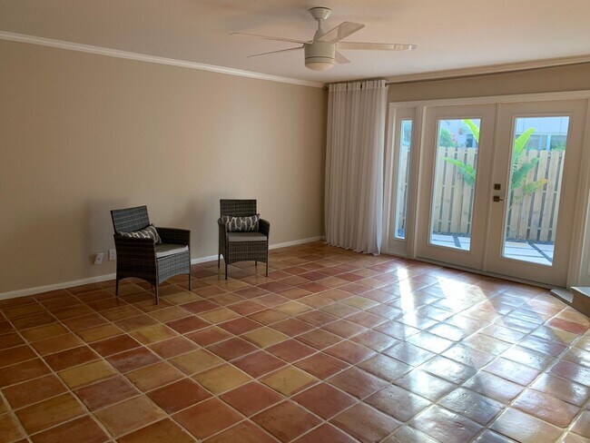 Sala de estar - 921 SE 13th St
