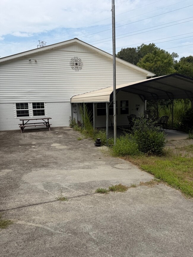 Building Photo - 204 Shuford Everhart Ln