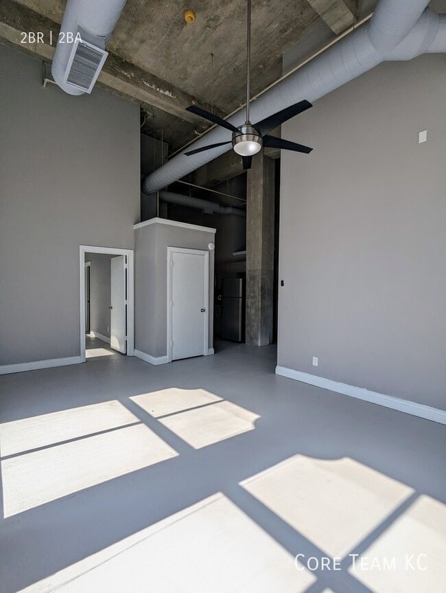Building Photo - Two bedroom in River Market