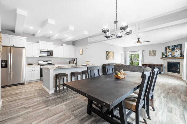 Foto del edificio - 1310 Daisy Dr