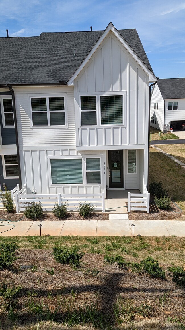 Vista frontal2 - 1276 Brawley School Rd