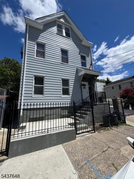 Foto del edificio - 441 Summer St