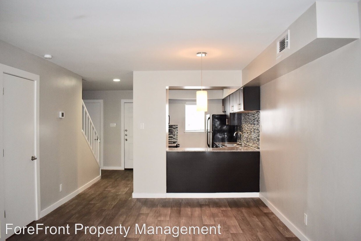 Foto principal - 2 br, 1.5 bath House - 735 Byrnes Dr #6