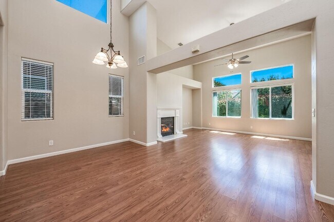 Foto del edificio - Beautifully Updated North Clovis 3/2.5