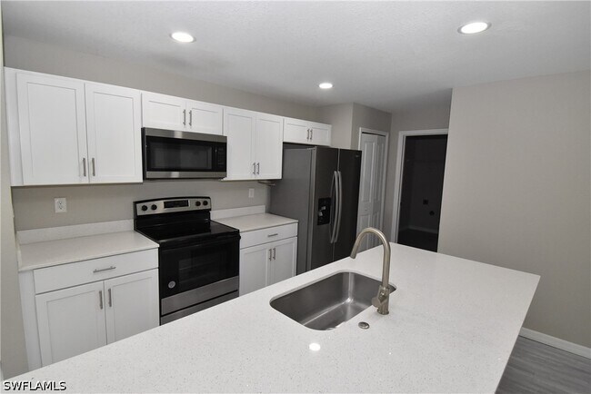 Building Photo - 1544 Waldorf Dr