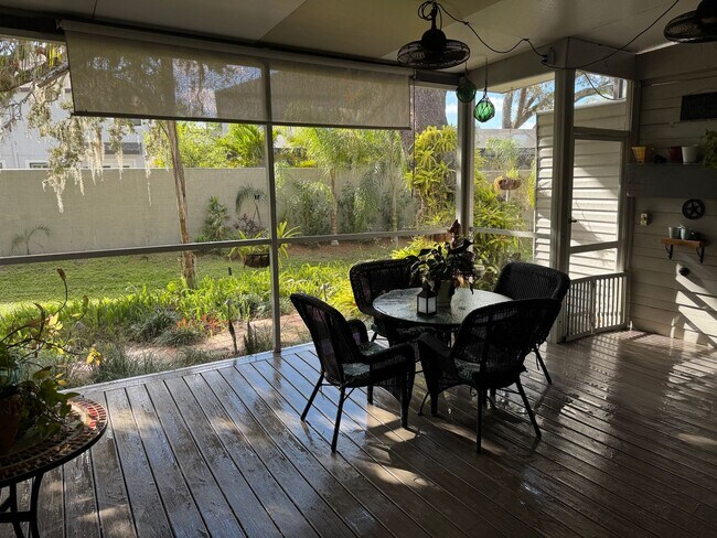 Foto del edificio - Large Executive Carrollwood Townhome