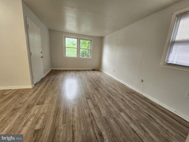 Building Photo - 7036 Valley Ave