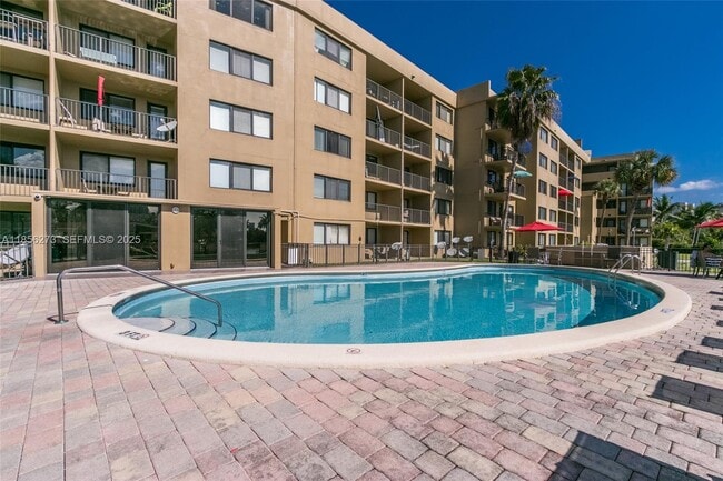 Foto del edificio - 301 Golden Isles Dr