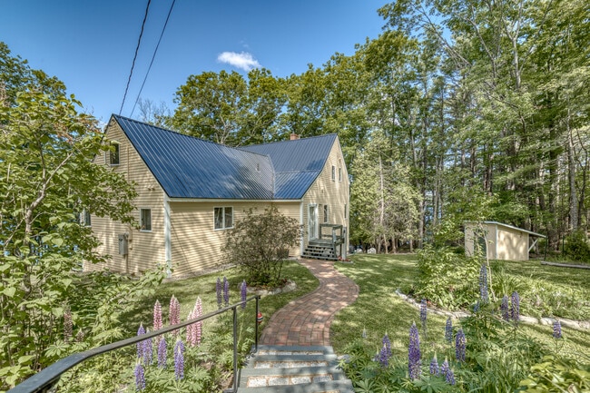 Building Photo - 17 S River Rd