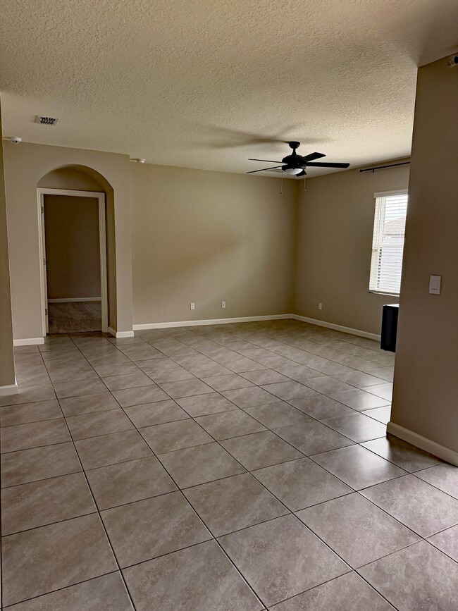 Foto del edificio - 5306 Entertainment Way