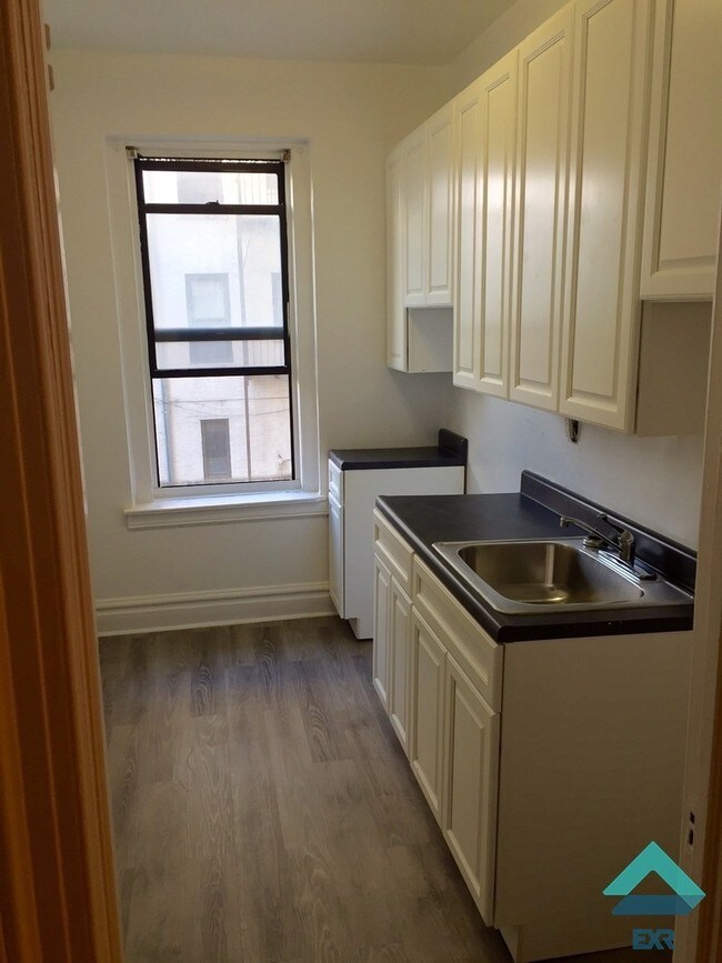 Building Photo - 364 93rd St