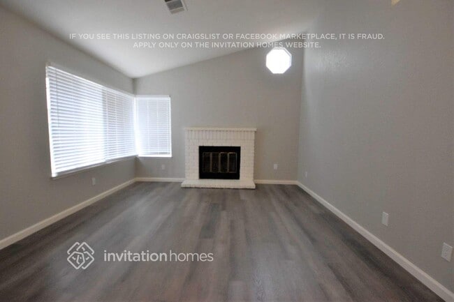 Building Photo - 1346 Lois Ln