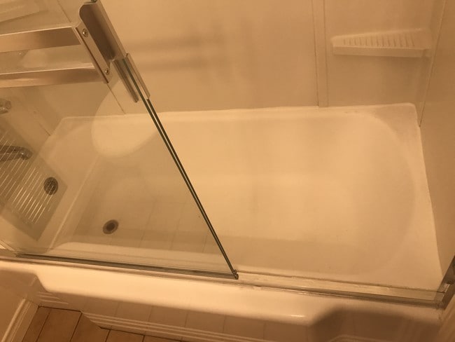 Bathtub - 1252 26th St