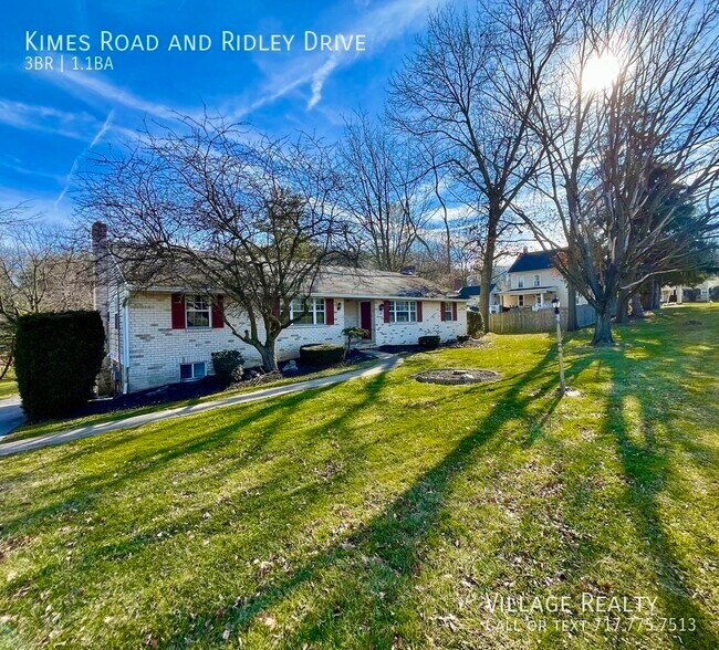 Building Photo - ONE MONTH FREE RENT! Large 3-bed Duplex in...