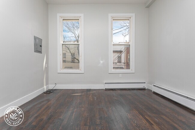 Building Photo - 1629 Summerfield St