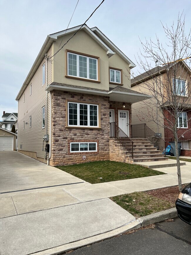 Foto del edificio - 445 Deisius St