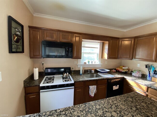 Building Photo - 7 br, 2 bath House - 515 N Division St 515...