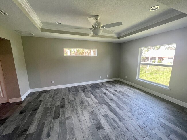 Building Photo - 315 Sweetwater Dr