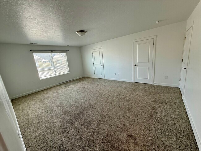 Building Photo - 431 S Pegasus Way