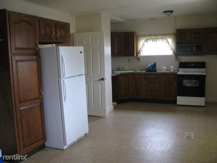 Building Photo - 4 br, 1 bath House - 45 East Street