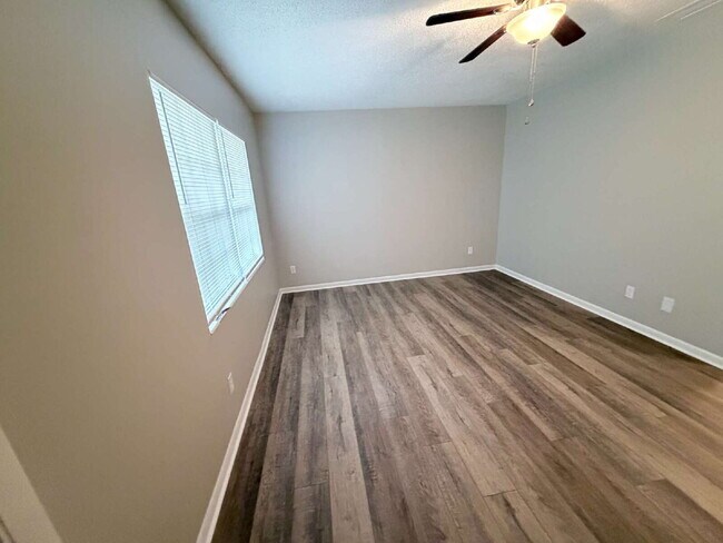 Foto del edificio - 3014 Reiter Dr