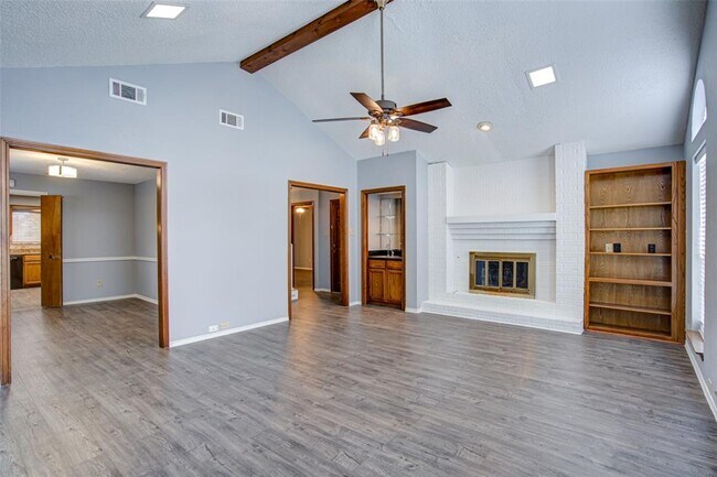 Building Photo - 3333 San Mateo Dr