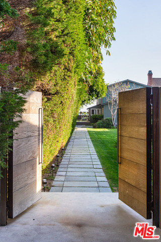 Building Photo - 23736 Malibu Colony Rd
