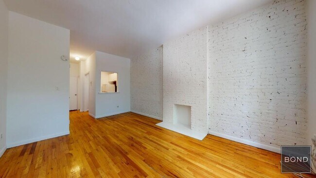 Foto del edificio - 348 E 87th St
