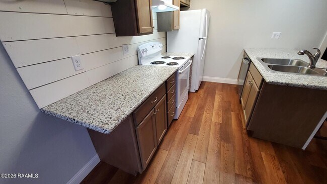 Foto del edificio - 2321 E Milton Ave