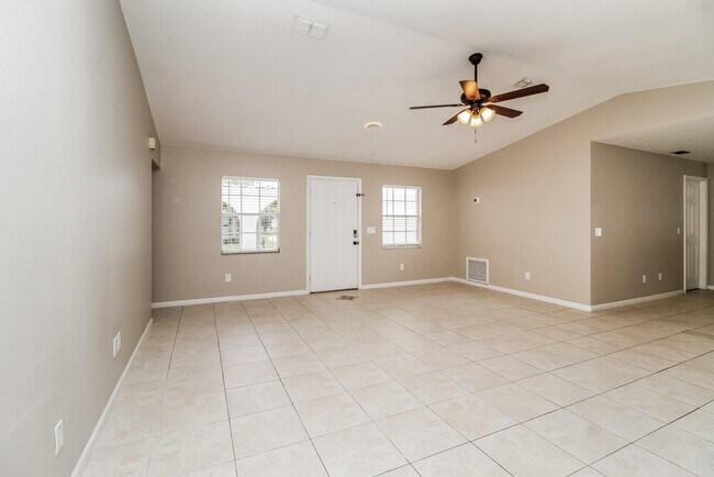 Building Photo - 2109 Lake Francis Dr