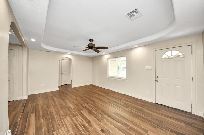 Foto del edificio - 8925 Homewood Ln