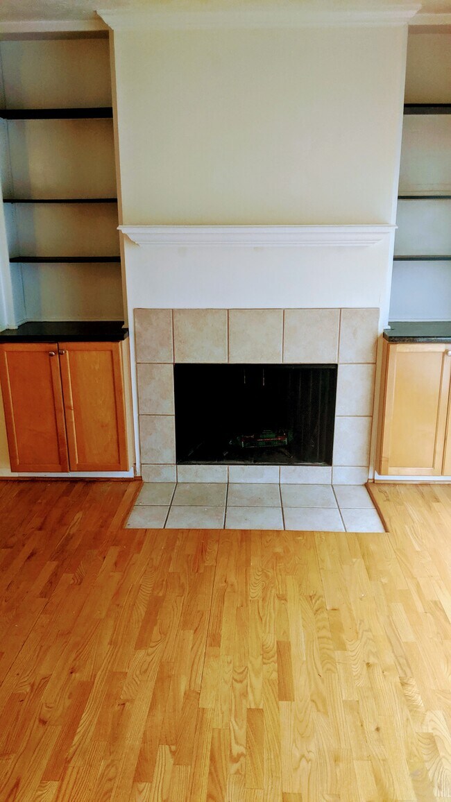 Gas Fireplace - 1150 Collier Rd NW