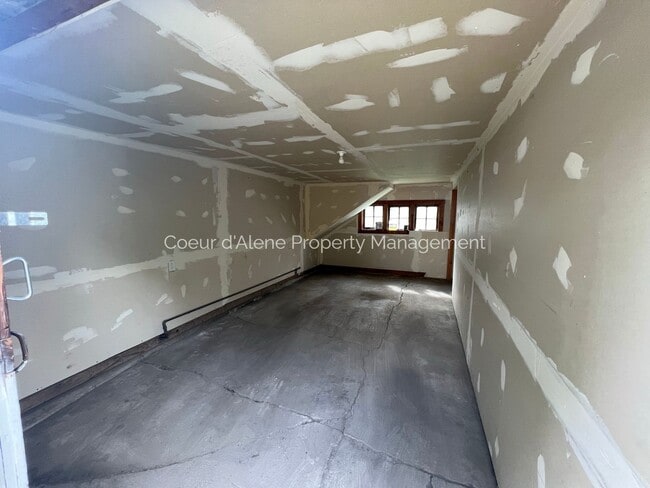 Building Photo - 518 S 10th Pl