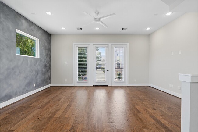 Building Photo - 2102 Bella Amanecer Ln