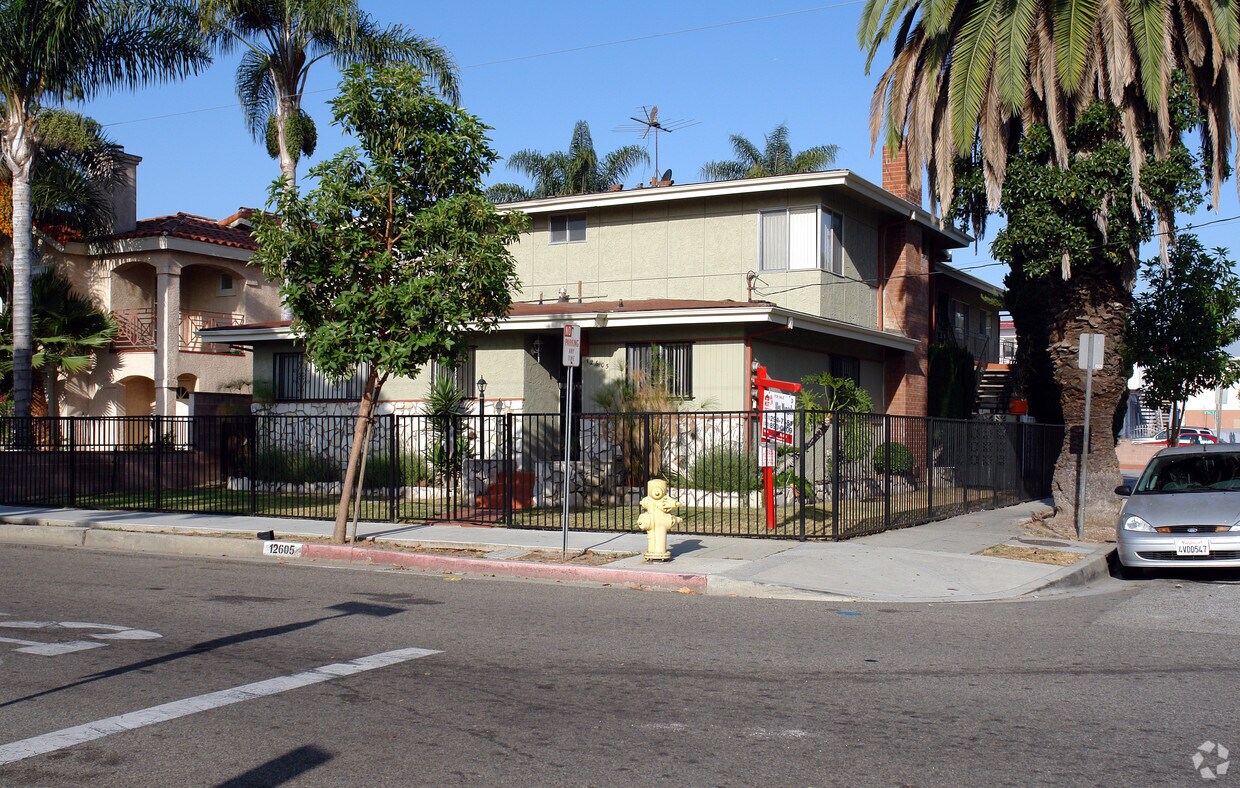 Primary Photo - Cedar Apartments