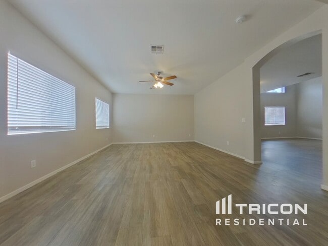 Foto del edificio - 23885 Chambers St