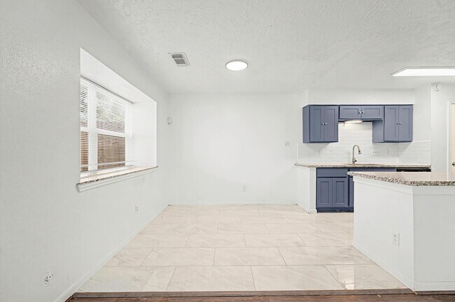 Foto del edificio - 8334 Country View Dr