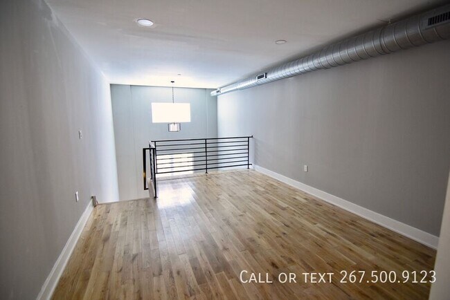 Building Photo - 1523 W Girard Ave