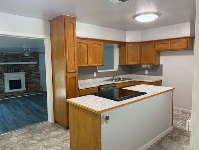 Building Photo - Spacious Home w/ Pool in East Redding!!