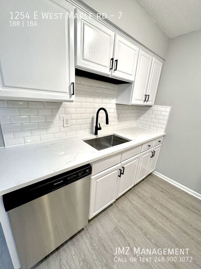 Building Photo - Newly renovated unit, prime location in Wa...