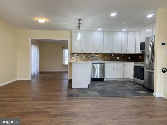 Building Photo - 402 Dodd Ct NW