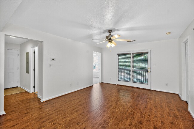 Building Photo - 858 Malabu Dr