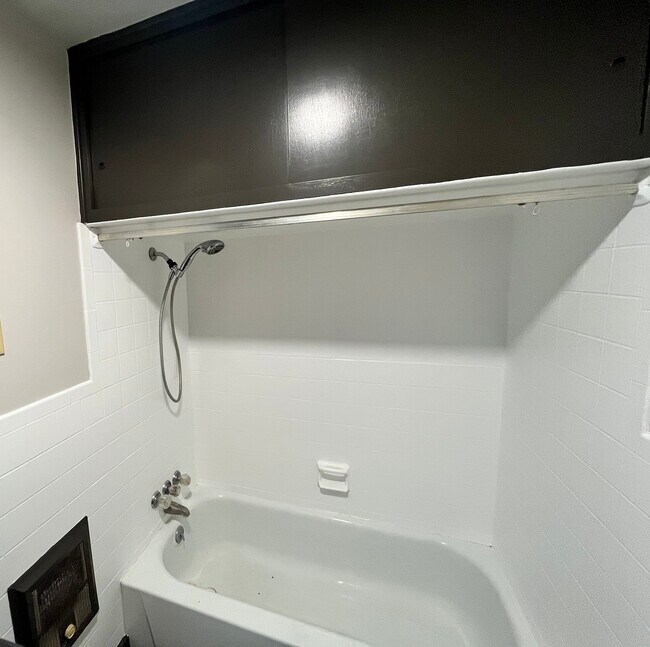 Building Photo - 1714 Ross St