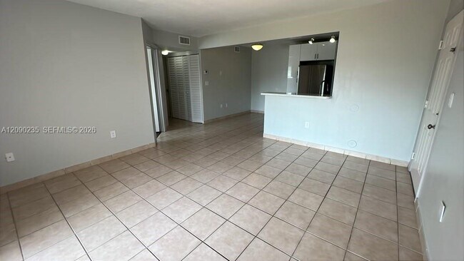 Building Photo - 200 Palm Cir W