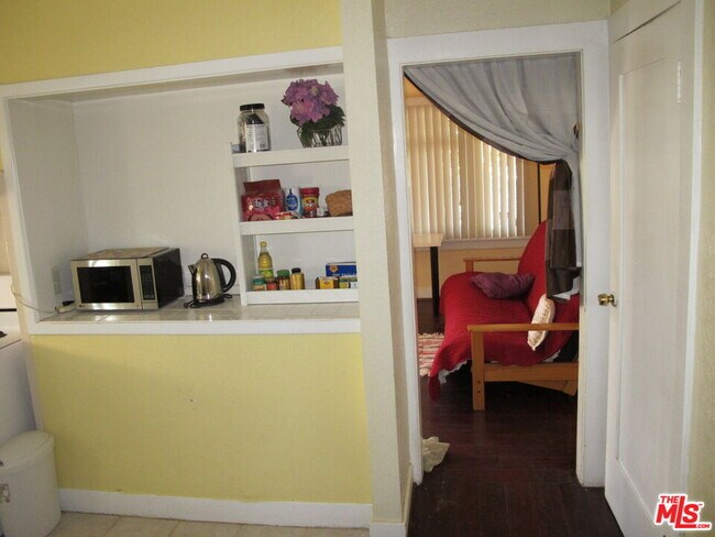 Foto del edificio - 1243 W 25th St